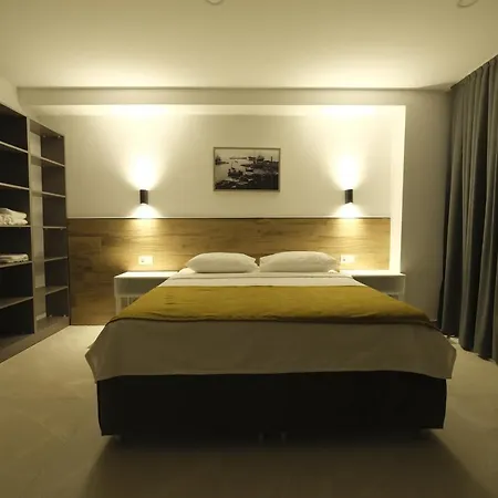 Tut Hotel