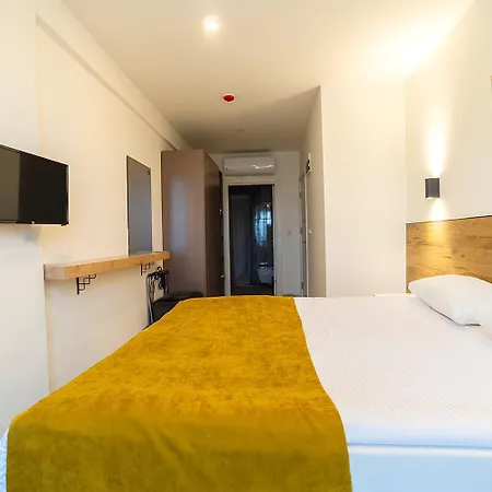 Tut Hotel