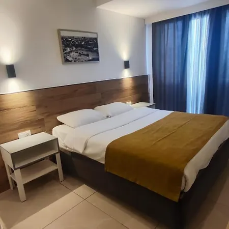 Tut Hotell